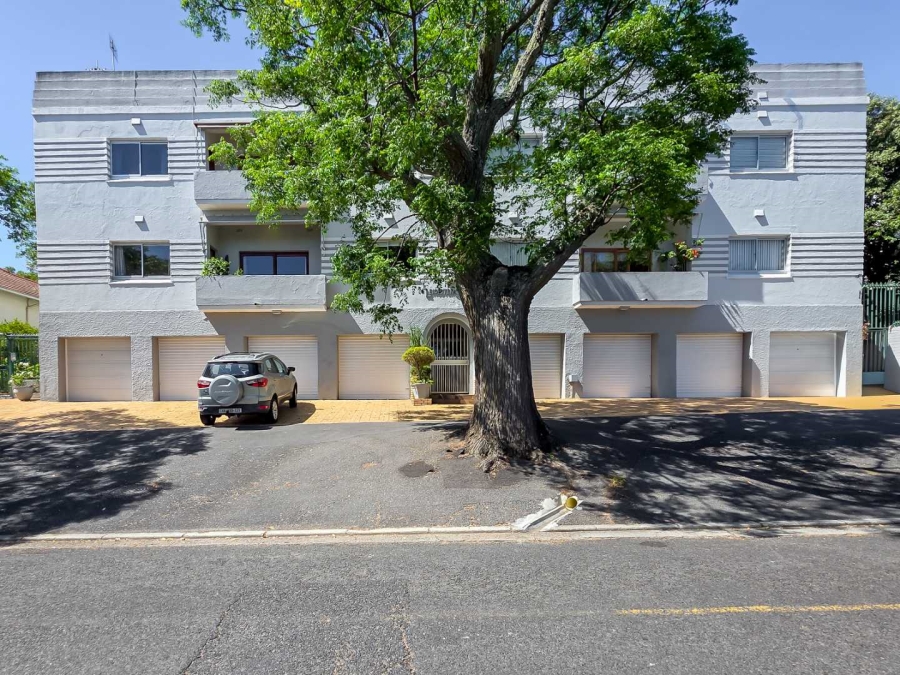2 Bedroom Property for Sale in Vredehoek Western Cape